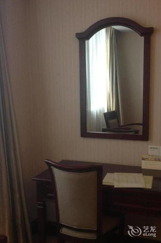 Vienna Hotel Guiyang Exhibition Center Exterior foto